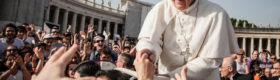 Papież Franciszek podczas audiencji generalnej na Placu św. Piotra