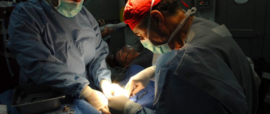 chirurg podczas operacji