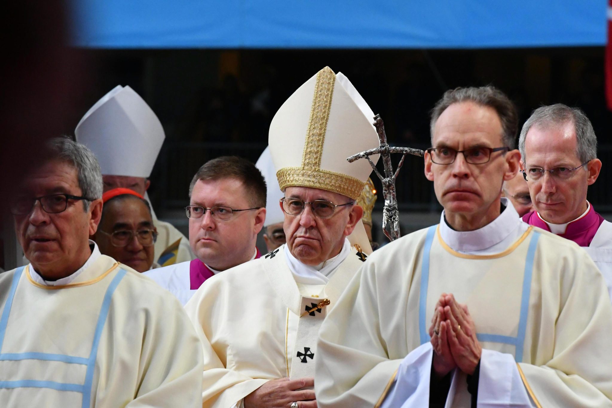 epa05612415 Pope Francis (C) prepares to celebrate mass at the Swedenbank Stadion in Malmo, Sweden, 01 November 2016.
Pope Francis is visiting Malmo and Lund to participate in an ecumenical service and the beginning of a year of activities to mark the joint Lutheran-Catholic commemoration of the 500th anniversary of the Reformation.  EPA/VINCENZO PINTO / POOL 
Dostawca: PAP/EPA.