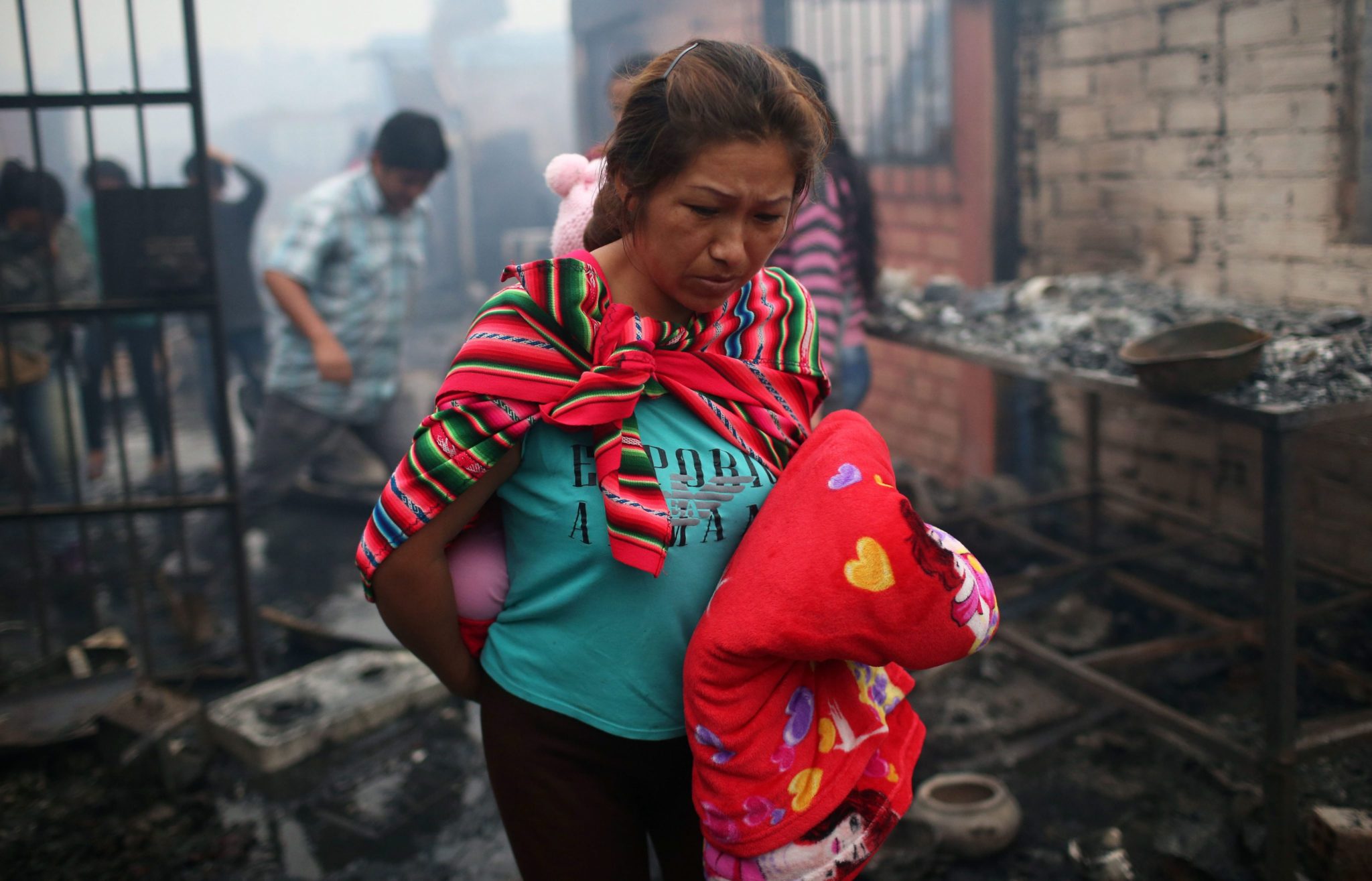 Pożar w dzielnicy Cantagallo w Limie, Peru. Fot. EPA/ERNESTO ARIAS 