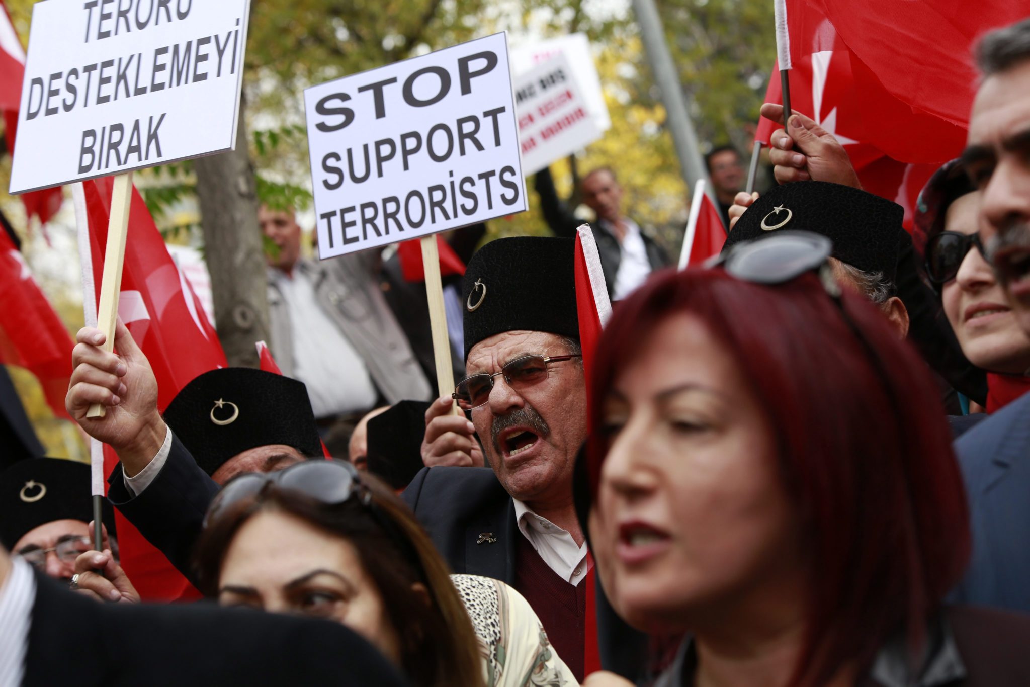 Turcja: demonstracja przeciwko polityce Niemiec (foto. PAP/EPA/TUMAY BERKIN)