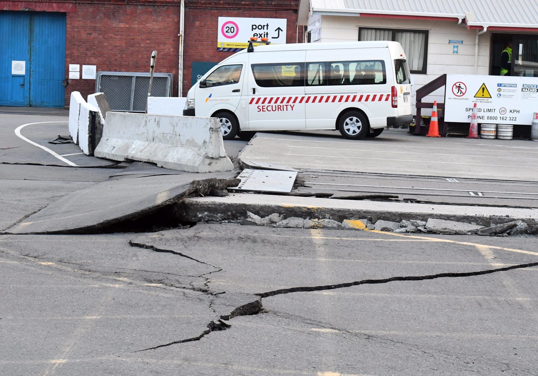 Szkody spowodowane trzęsieniem ziemi o sile 7,5 w skali Richtera. Wellington, Nowa Zelandia.