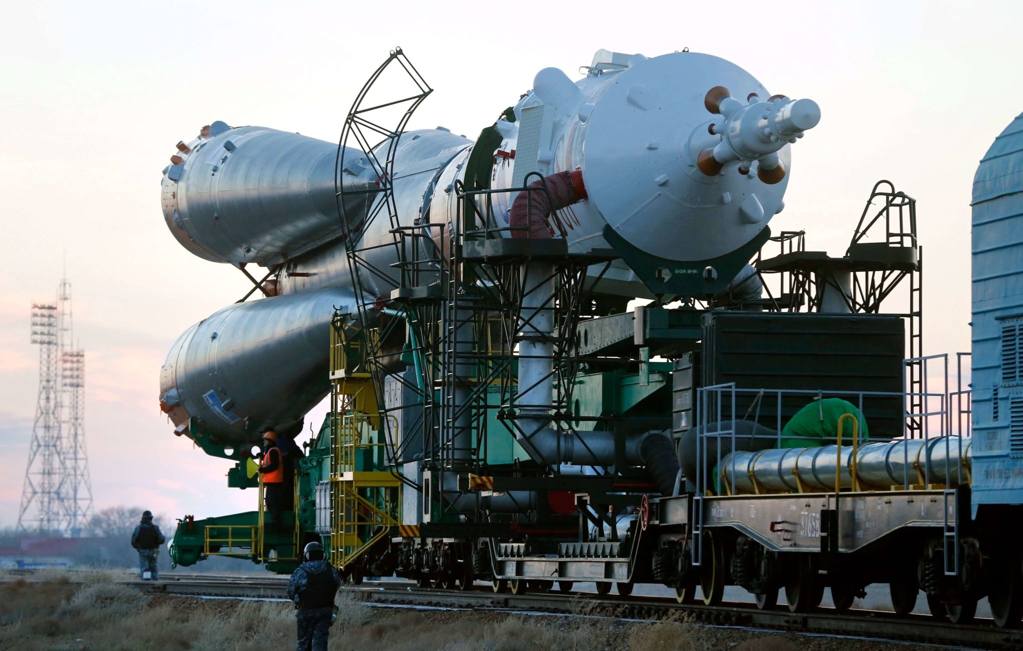Kazachstan: prace przed uruchomieniem rosyjskiej stacji kosmicznej (foto. PAP/EPA/YURI KOCHETKOV)