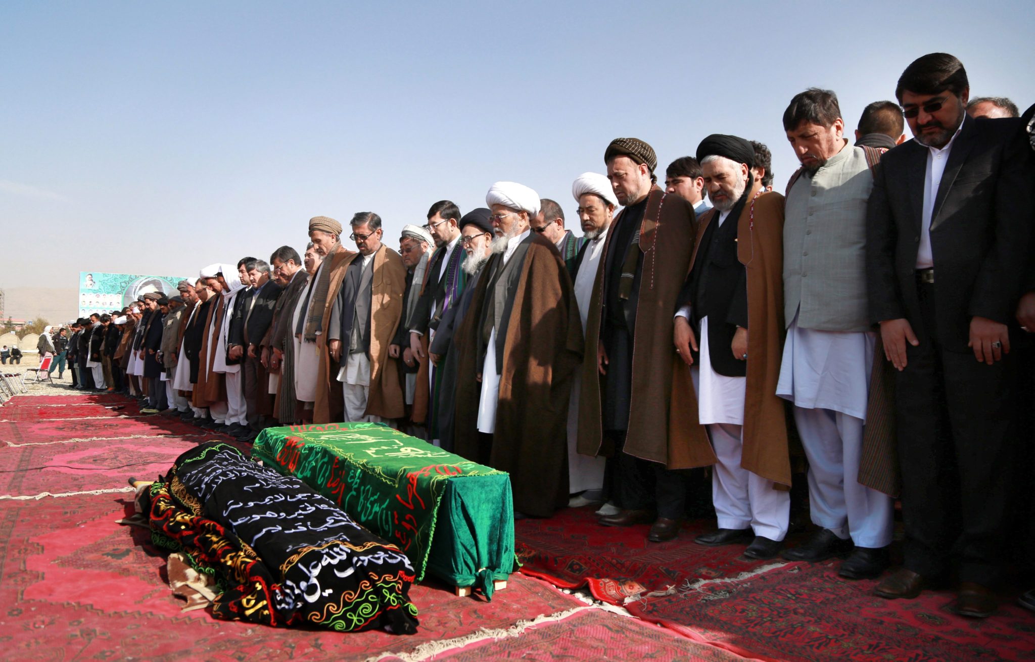 Afganistan: pogrzeb ofiar samobójczego zamachu w Kabulu (foto. PAP/EPA/HEDAYATULLAH AMID)