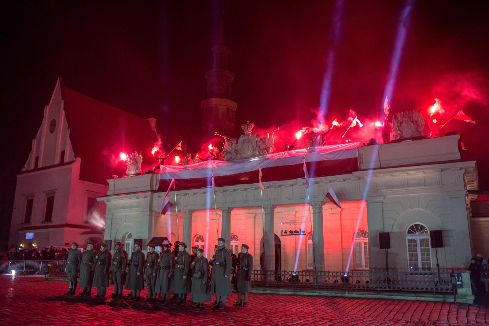  Obóz powstańczy i walki, zainscenizowane na placu Wolności w Poznaniu  w ramach obchodów 98. rocznicy powstania wielkopolskiego.