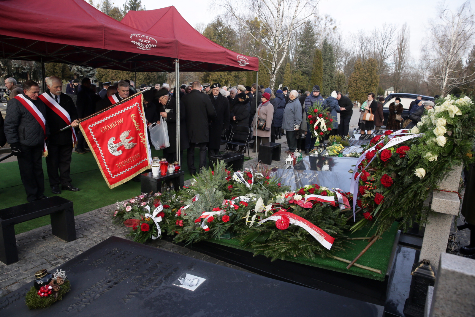 Ponowny pogrzeb tragicznie zmarłego przewodniczącego Komitetu Katyńskiego Stefana Melaka w Warszawie. Fot. PAP/Tomasz Gzell 