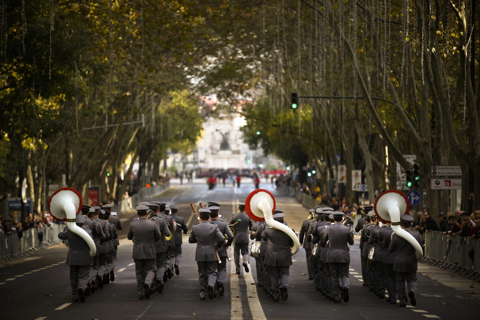 Lizbona: 5 Narodowa Parada Orkiestr Filharmonii. fot. EPA/MARIO CRUZ