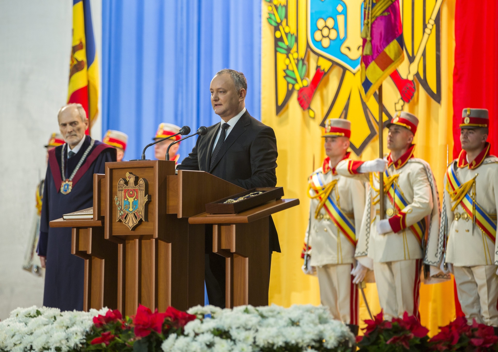 Ceremonia zaprzysiężenia prezydenta Mołdawii, Igora Dodona. 
Fot. EPA/DUMITRU DORU