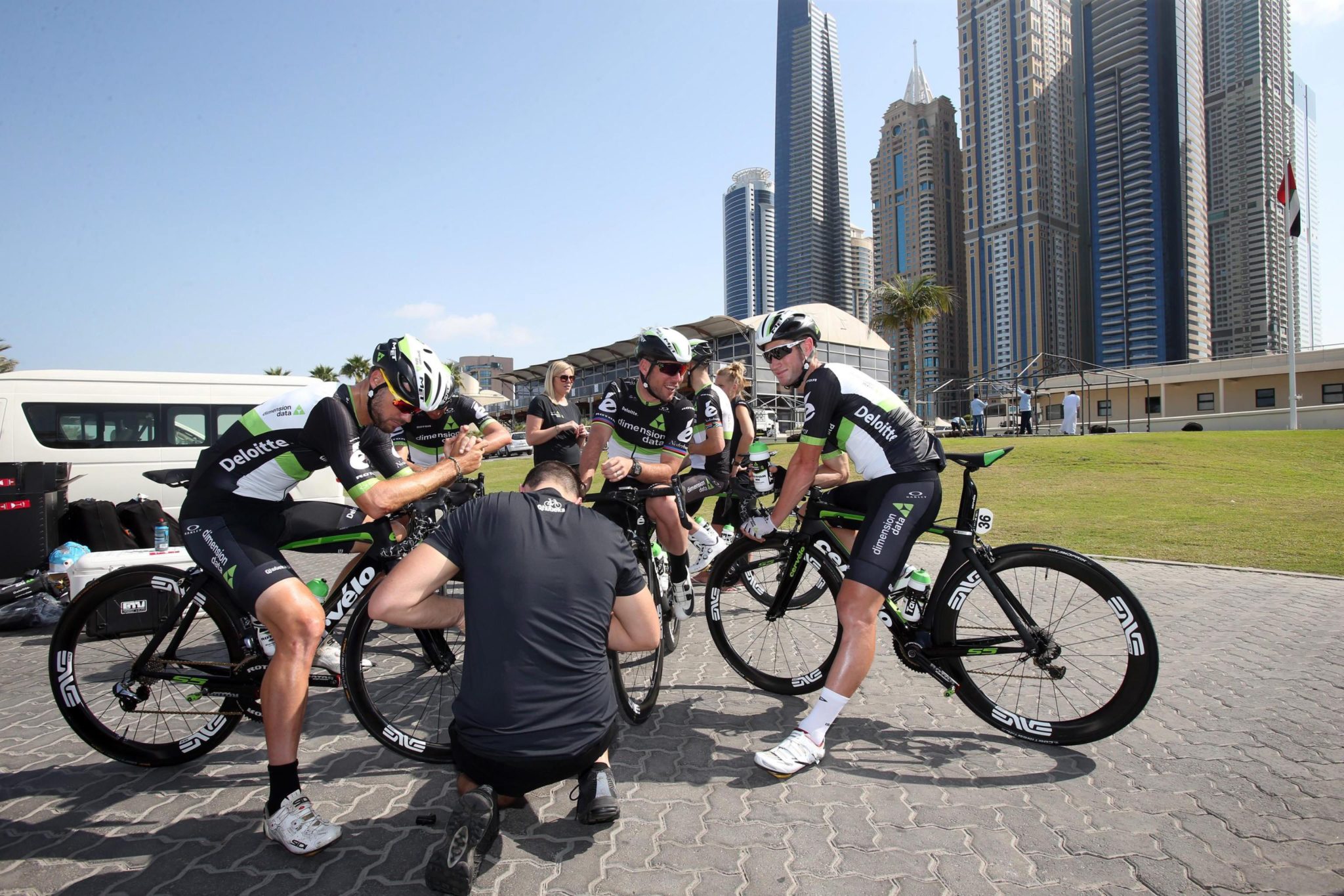 Zjednoczone Emiraty Arabskie: wyścig rowerowy Dubai Tour 2017 (foto. PAP/EPA/MATTEO BAZZI)