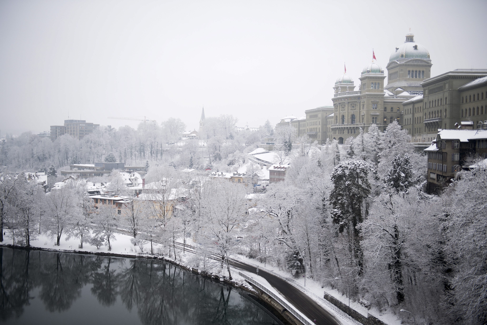 Miasto Bern w Szwajcarii zimą.