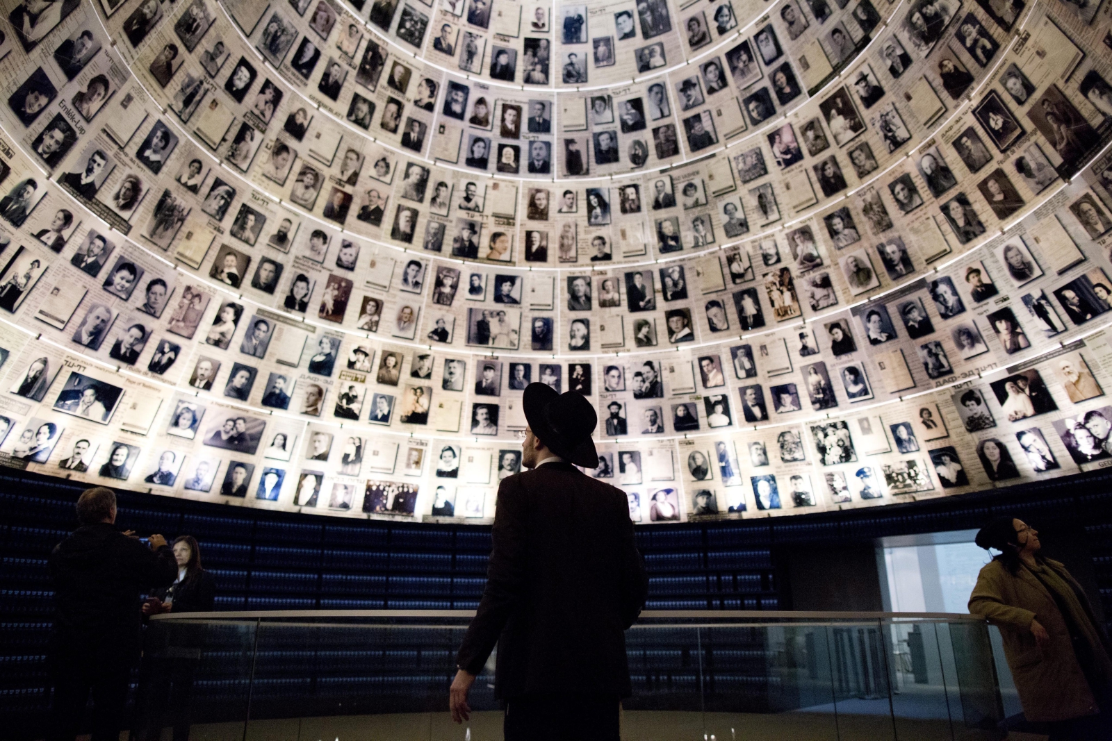 Międzynarodowy Dzień Pamięci o Ofiarach Holokaustu.
Fot. PAP/EPA/ABIR SULTAN 