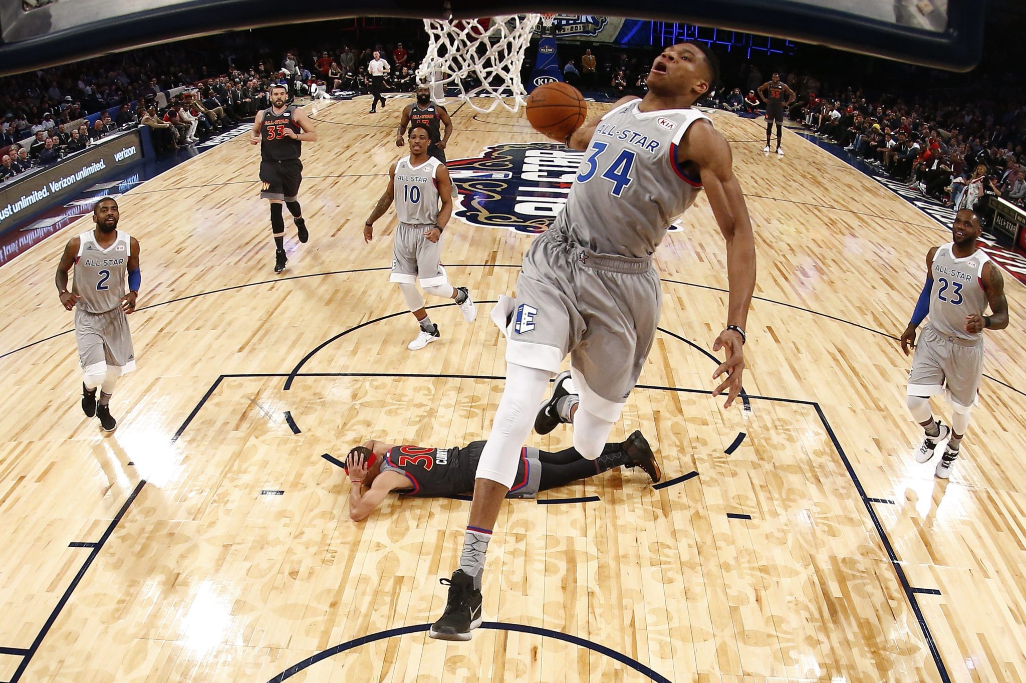 USA: Mecz Gwiazd Ligi NBA rozgrywany w nowym Orleanie (foto. PAP/EPA/LARRY W. SMITH)