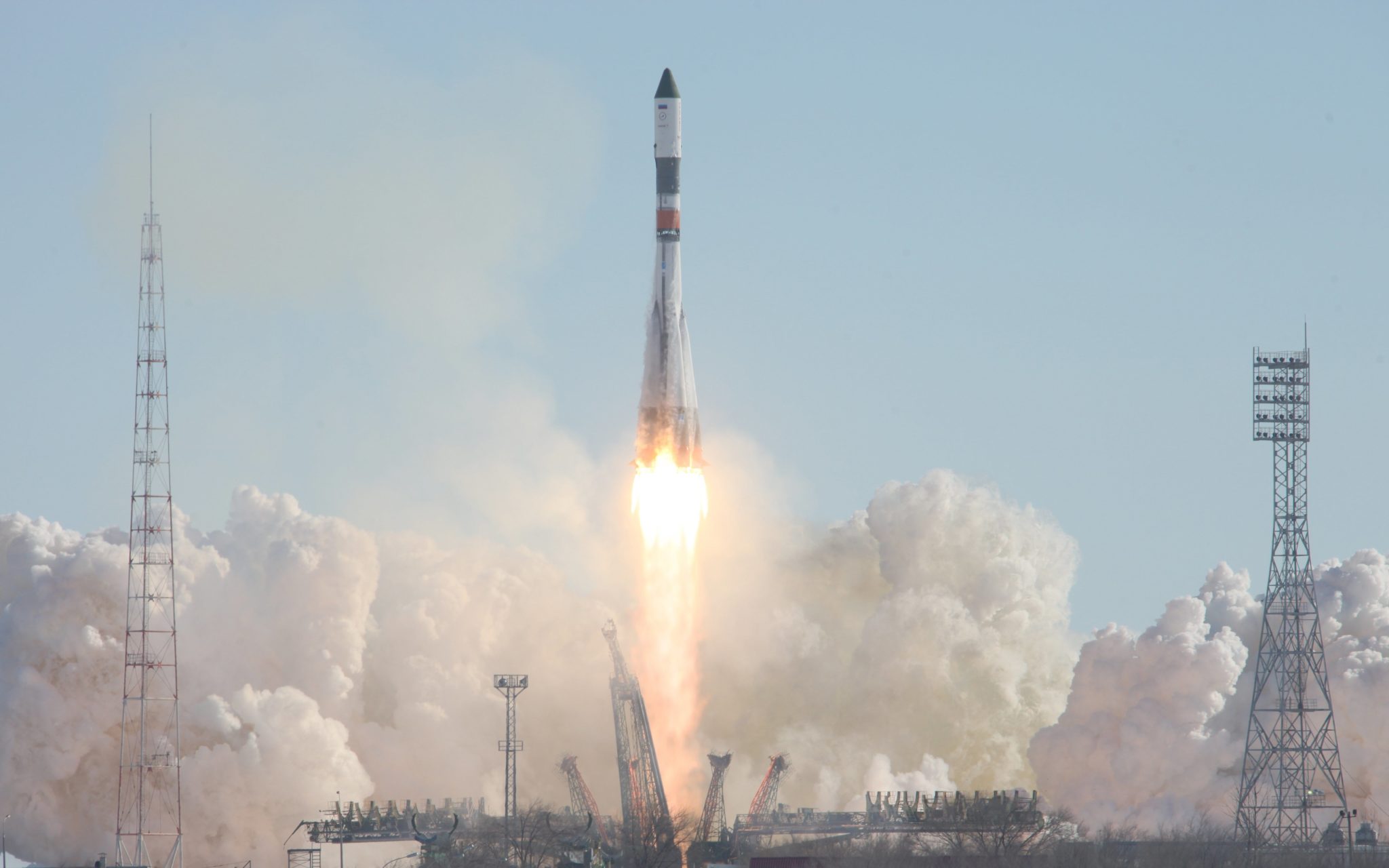 Kazachstan: start rakiety Soyuz-U z Rosyjskiej Stacji Kosmicznej w Bajkonurze (foto. PAP/EPA/ROSCOSMOS PRESS SERVICE)