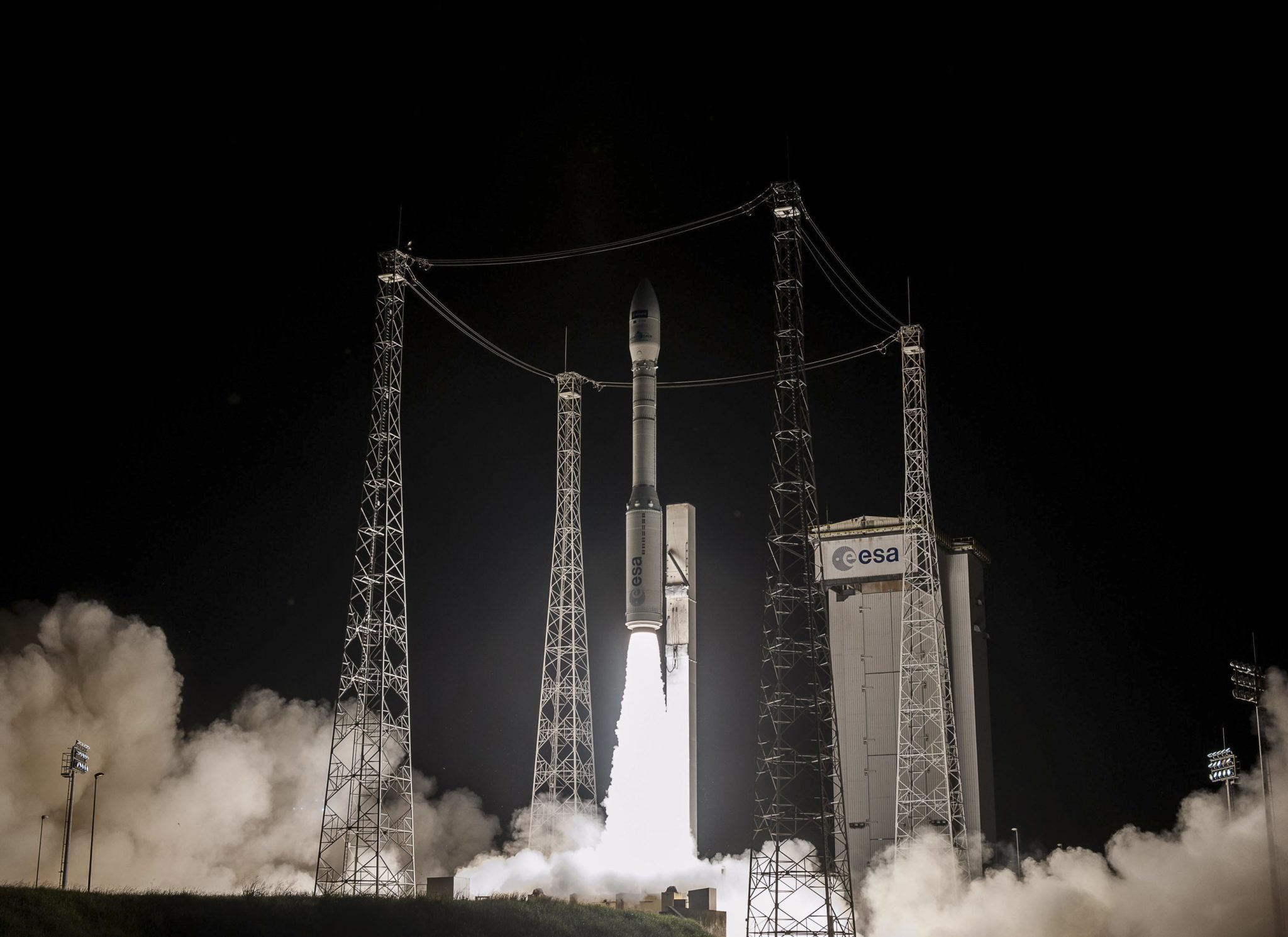 Gujana Francuska: start rakiety kosmicznej Sentintenal 2B (foto. PAP/EPA/ESA-CNES-ARIANESPACE)