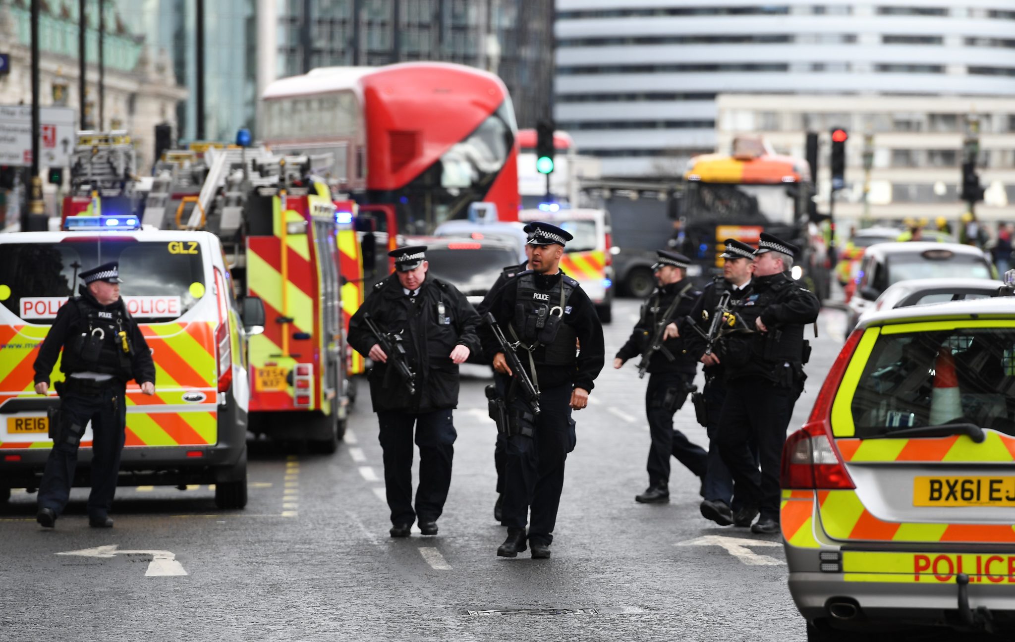 Wielka Brytania: zamach terrorystyczny, do którego doszło w okolicach parlamentu (foto. PAP/EPA/ANDY RAIN)
