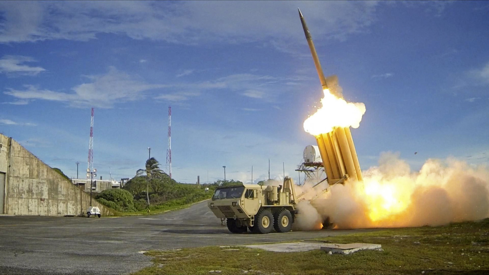 Amerykański rakietowy system antybalistyczny (THAAD) w Korei Południowej podczas udanej próby przechwycenia.