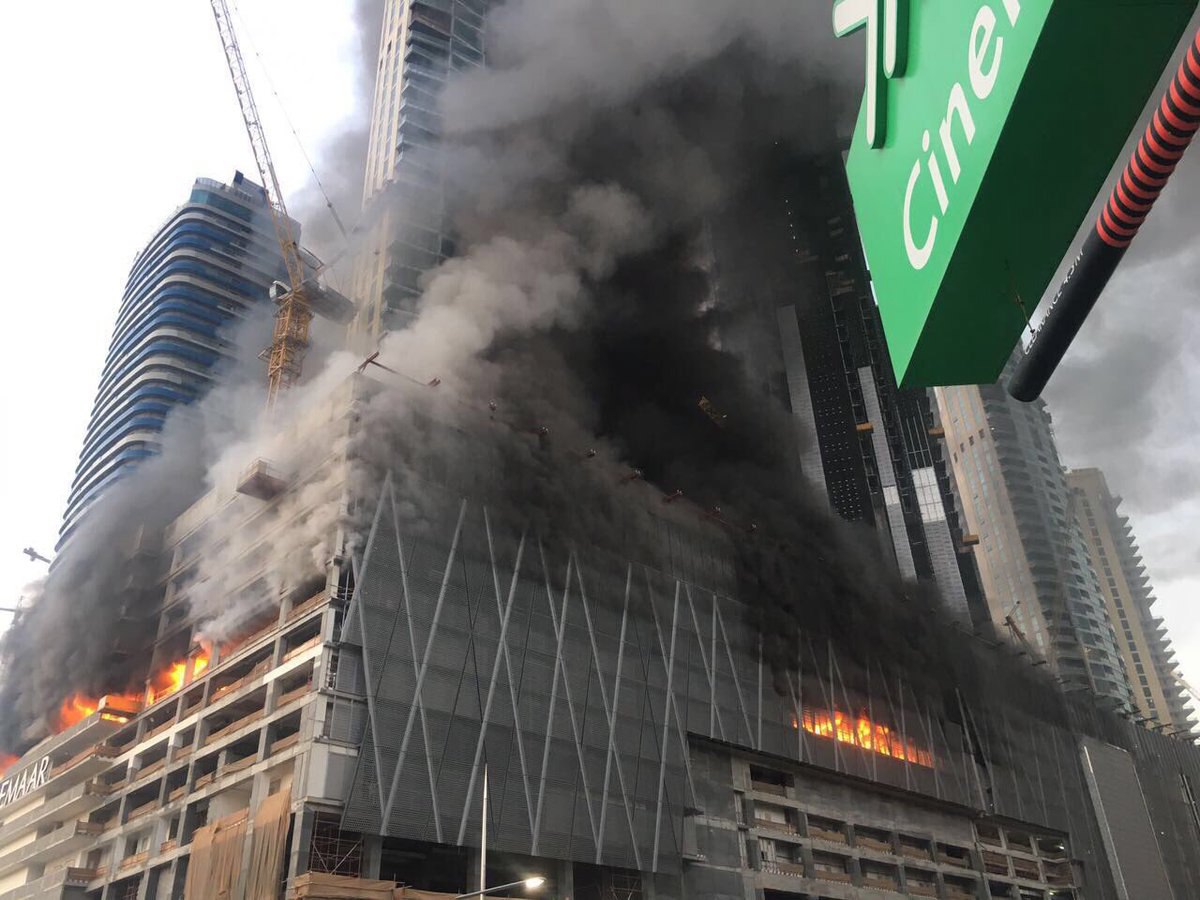 Pożar budynku w Dubaju, Zjednoczone Emiraty Arabskie.