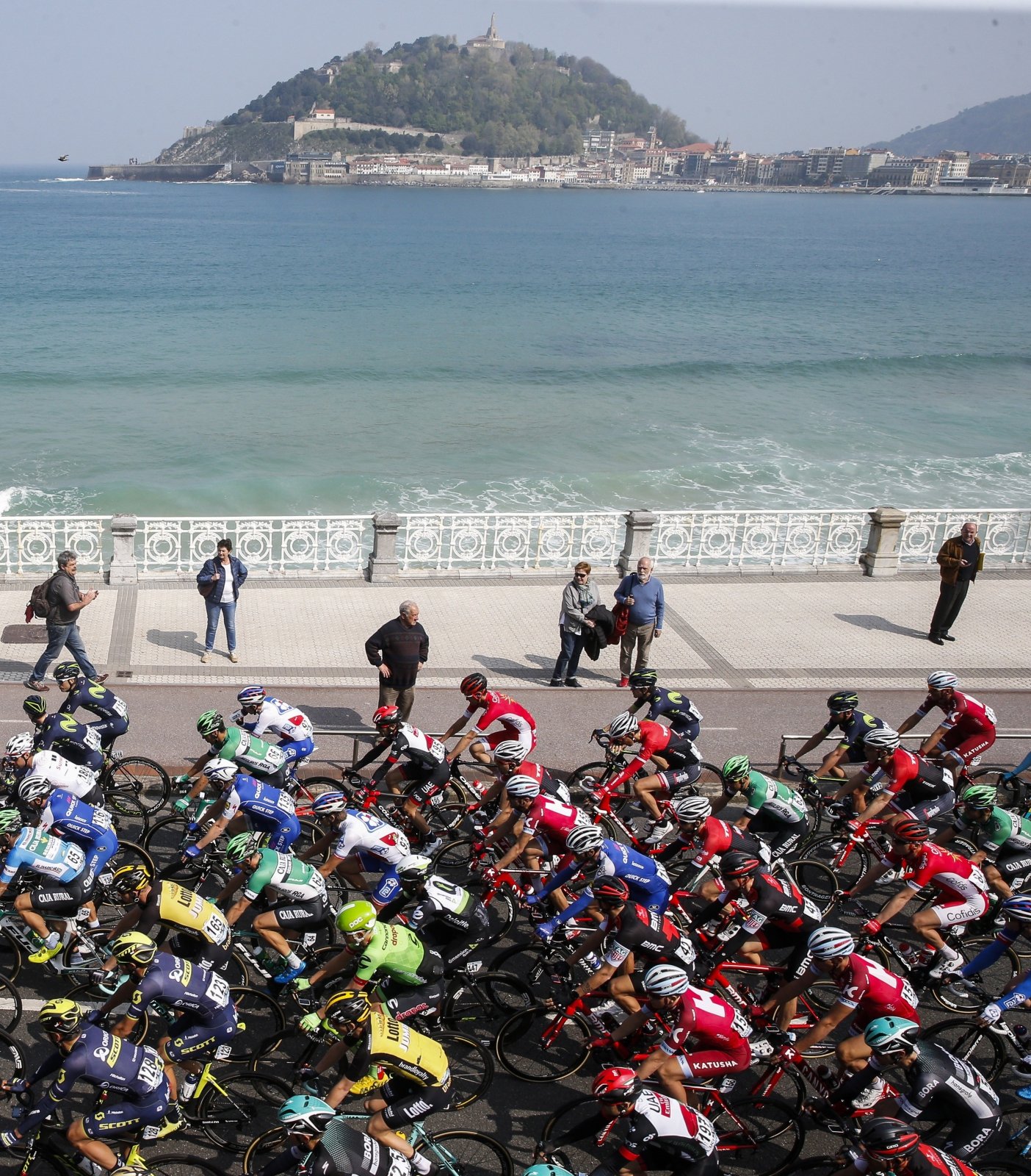 Wyścig kolarski Tour od the Basque w Kraju Basków w Hiszpanii.
Fot. PAP/EPA/JAVIER ETXEZARRETA