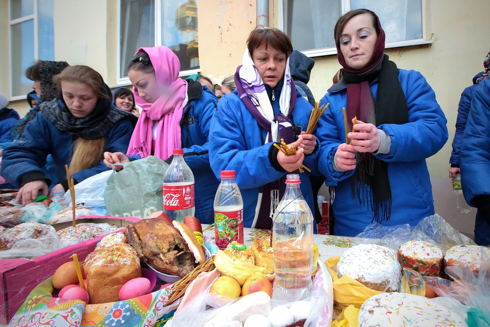 Święcenie pokarmów, Ukraina. fot. EPA/SERGEY KOZLOV 