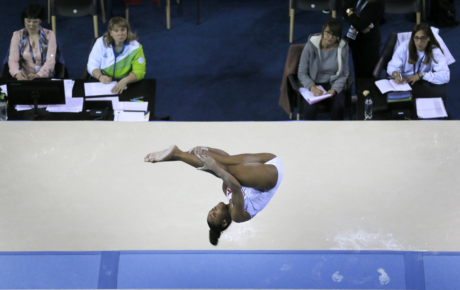 Melanie De Jesus Dos Santos z Francji w czasie treningu na Europejskich Mistrzostwach w Gimnastyce Artystycznej.