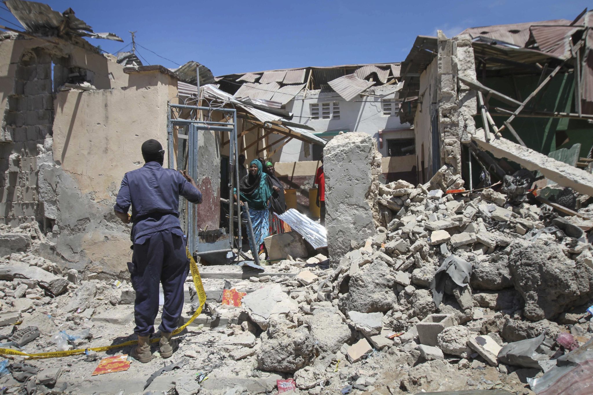 Somalia: wybuch samochodu pułapki, w którym zginęło 3 żołnierzy, w Mogadiszu (foto. PAP/EPA/SAID YUSUF WARSAME)