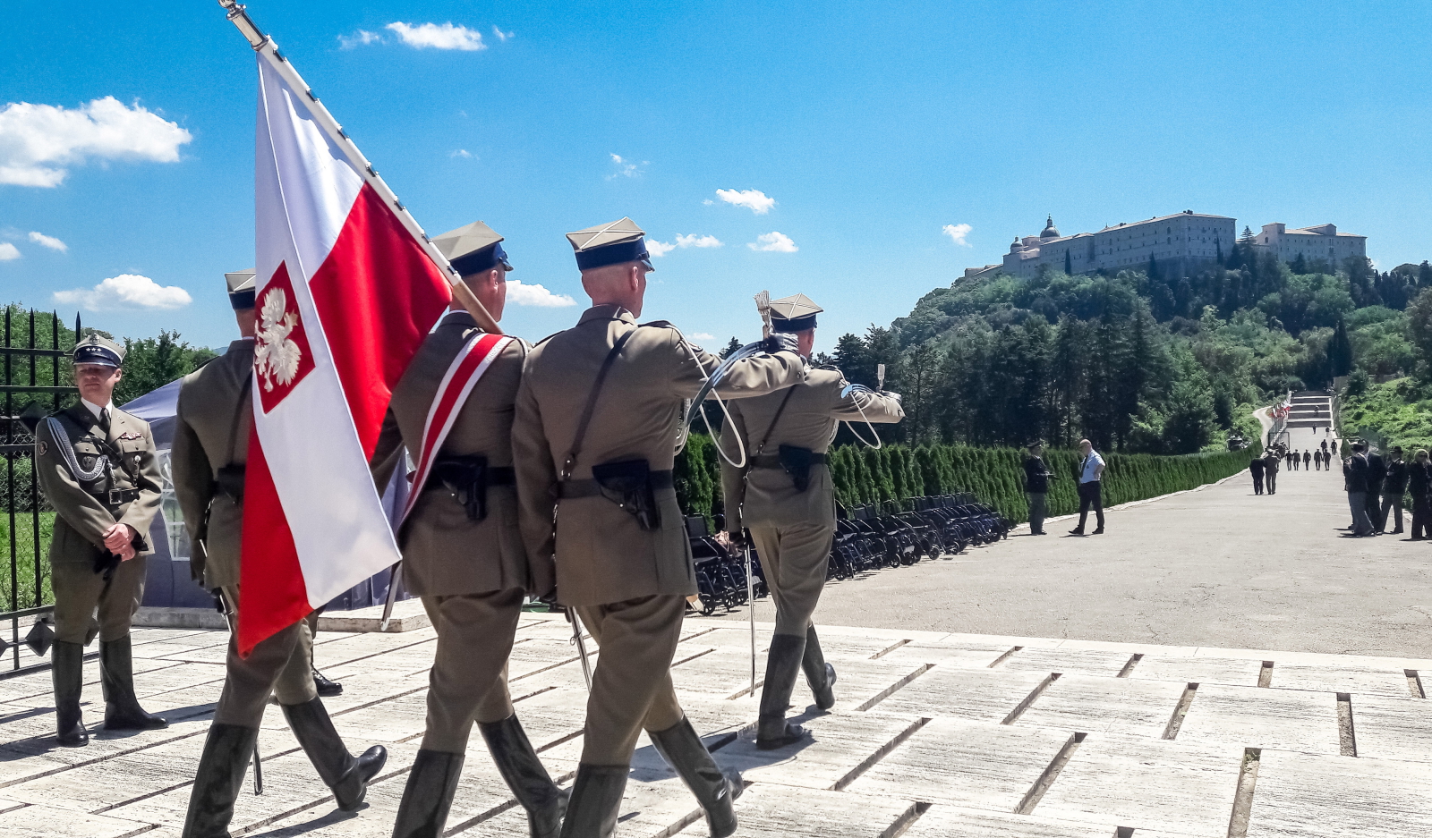 Uroczystości upamiętniające 73. rocznicę zakończenia bitwy o Monte Cassino na polskim Cmentarzu Wojennym na Monte Cassino. Fot. PAP/Norbert Nowotnik