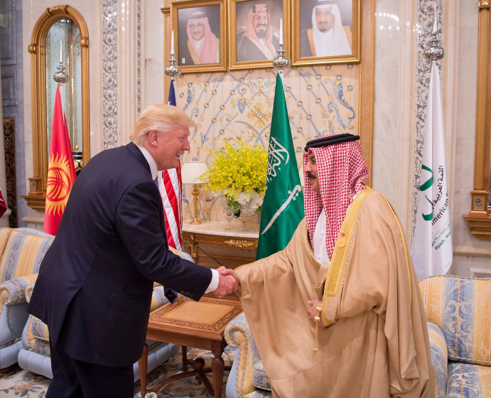 Spotkanie prezydenta USA Donalda Trumpa z królem Kuwejtu Hamadem Bin Isa al-Khalifem. Fot. PAP/EPA/SAUDI PRESS AGENCY