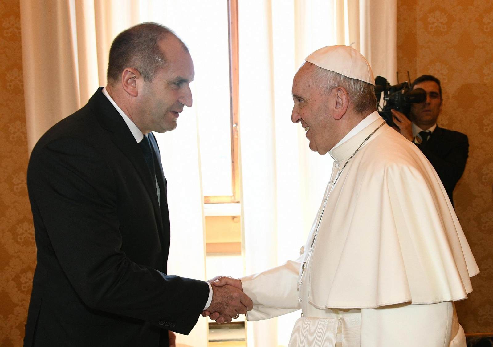 Spotkanie papieża Franciszka z prezydentem Bułgarii, Rumenem Radevem.
Fot. PAP/EPA/VINCENZO PINTO