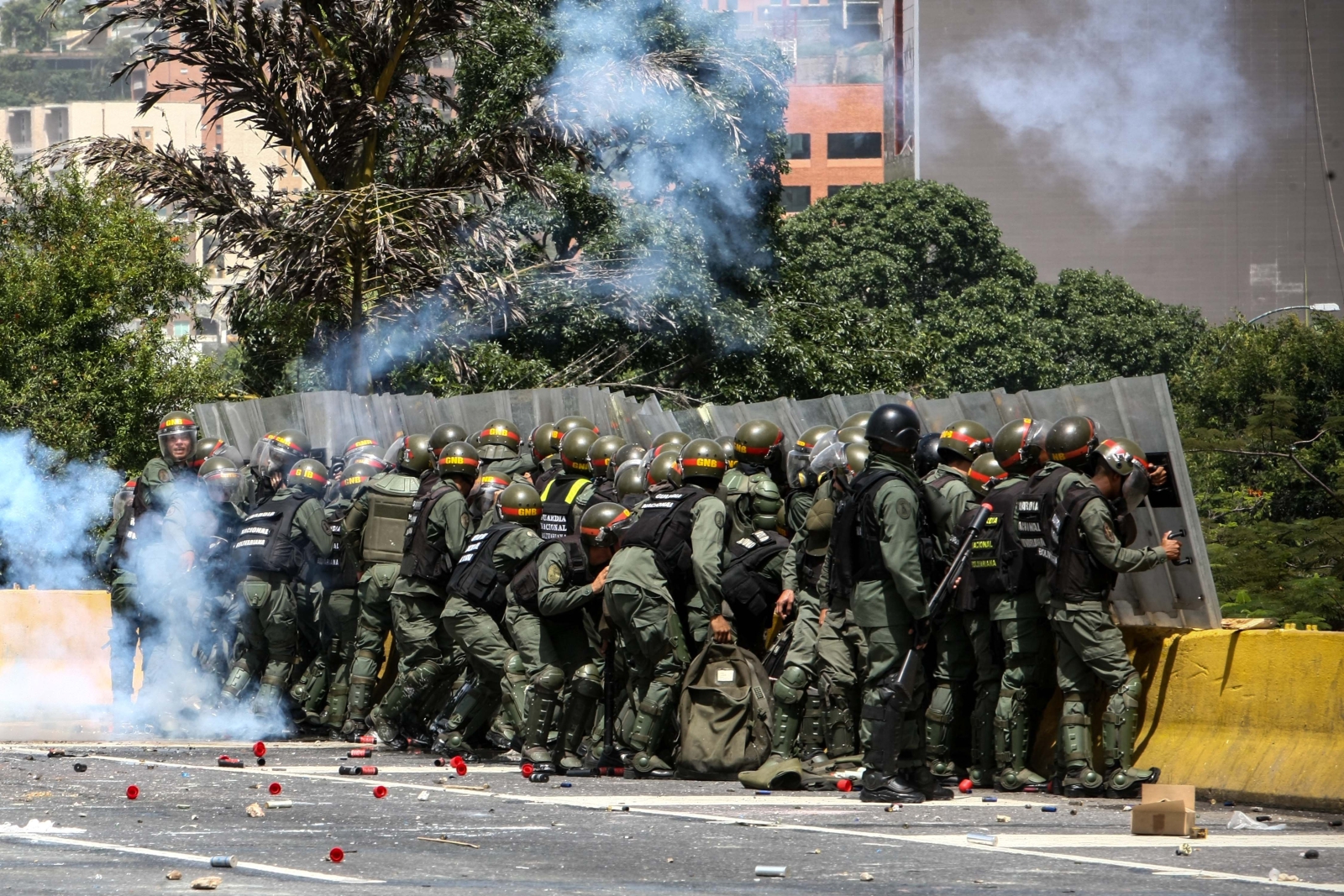 Demonstracje w Caracas. fot.  EPA/CRISTIAN HERNANDEZ