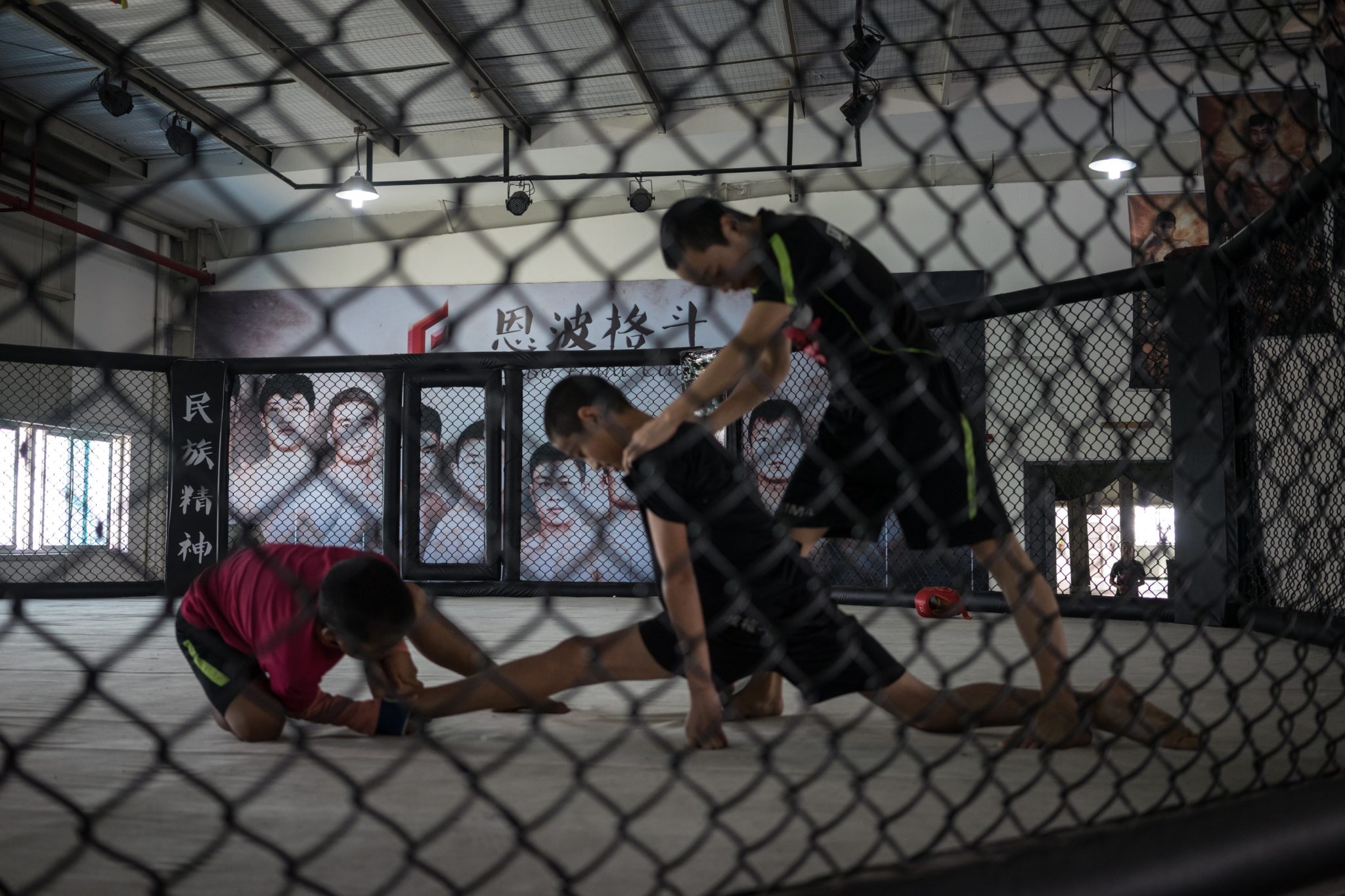 Trening zawodników MMA w Chinach