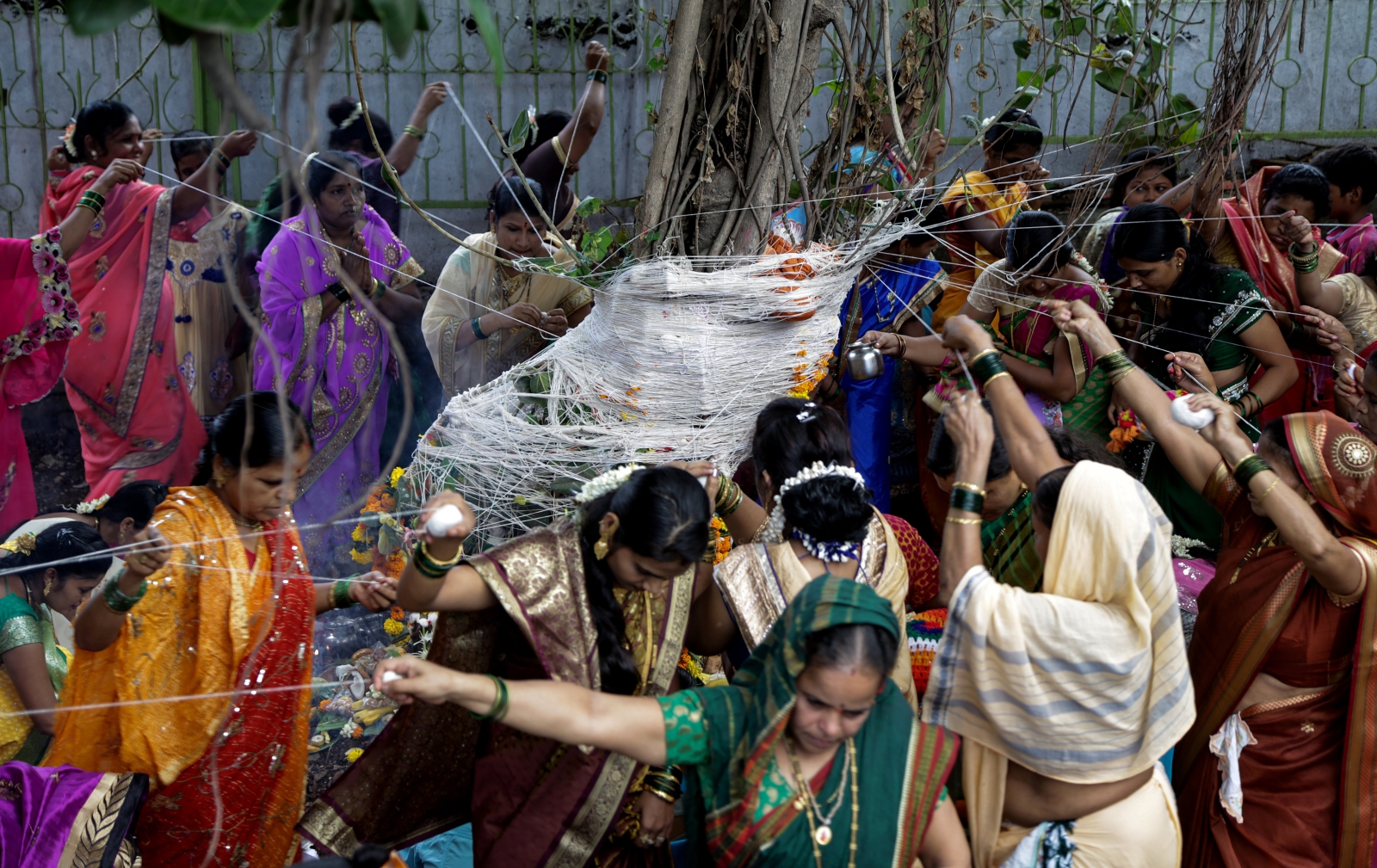 Festiwal Vat Savitri w Mumbaju fot. EPA/DIVYAKANT SOLANKI