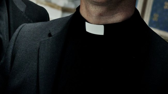 exclusion définitive du prêtre du clergé