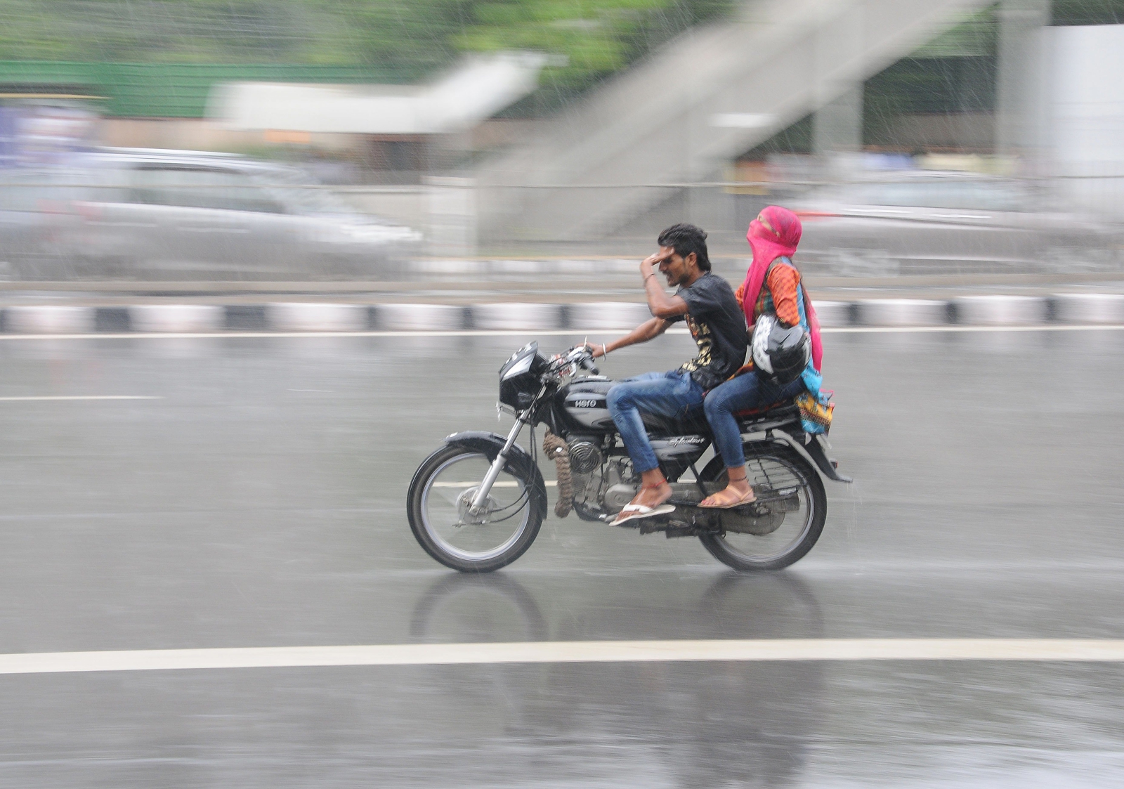 Deszcz w New Delhi. fot. EPA/STR