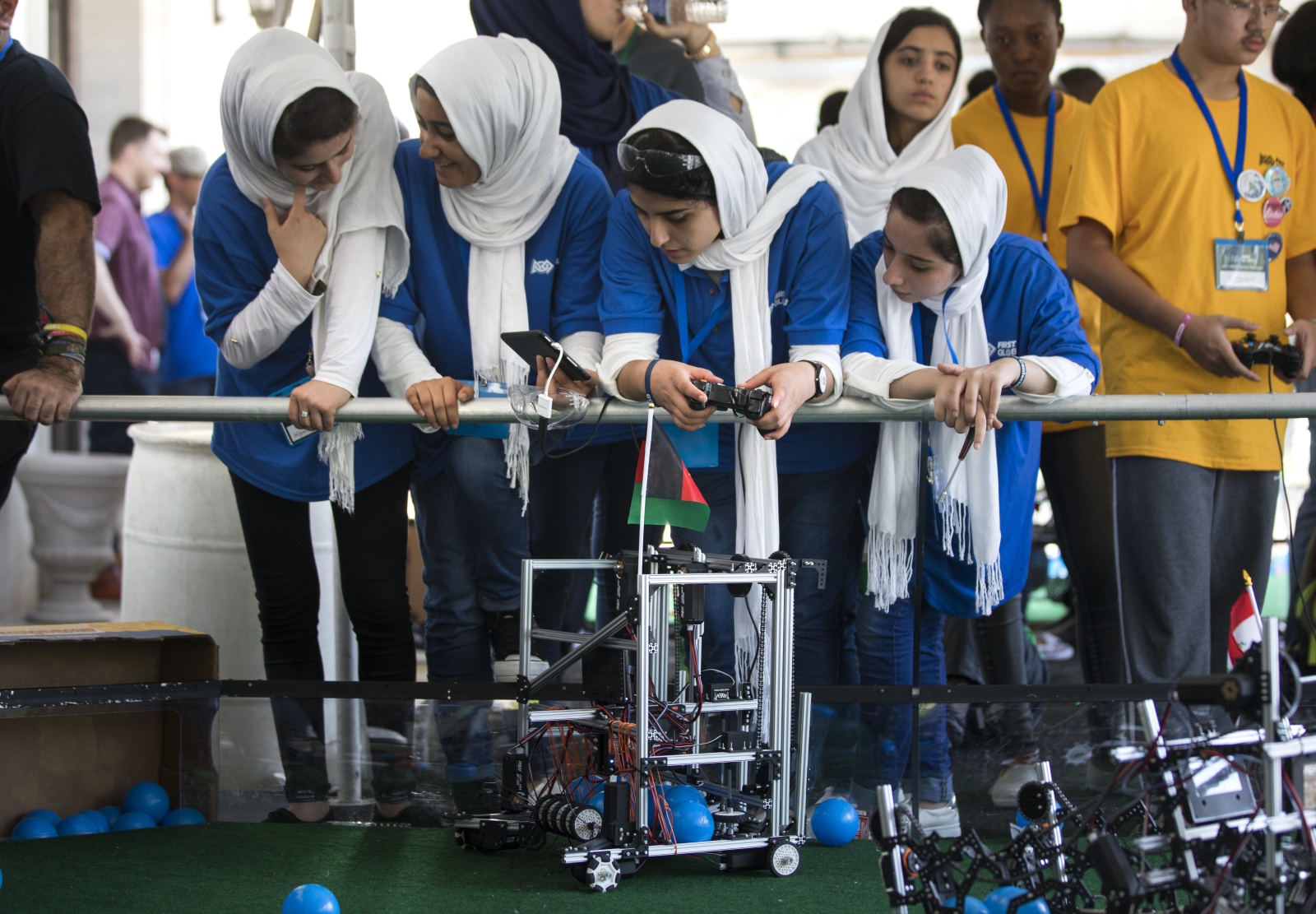 Afgańskie studentki podczas konkursu robotów w Waszyngtonie, w USA. 