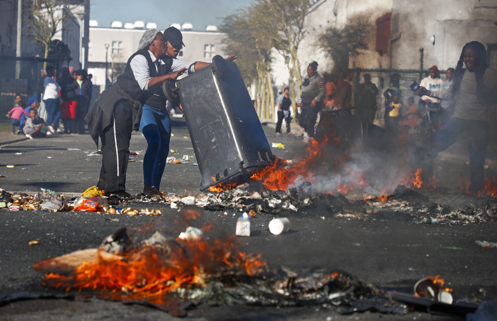 Protest przeciwko eksmisji mieszkańców Cape Town w Afryce. Fot.  PAP/EPA.
