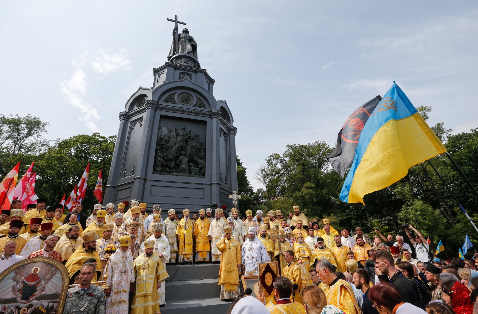 Świętowanie ponad tysiącletniej historii chrześcijaństwa na Ukrainie. Fot. EPA/SERGEY DOLZHENKO  EPA/SERGEY DOLZHENKO 