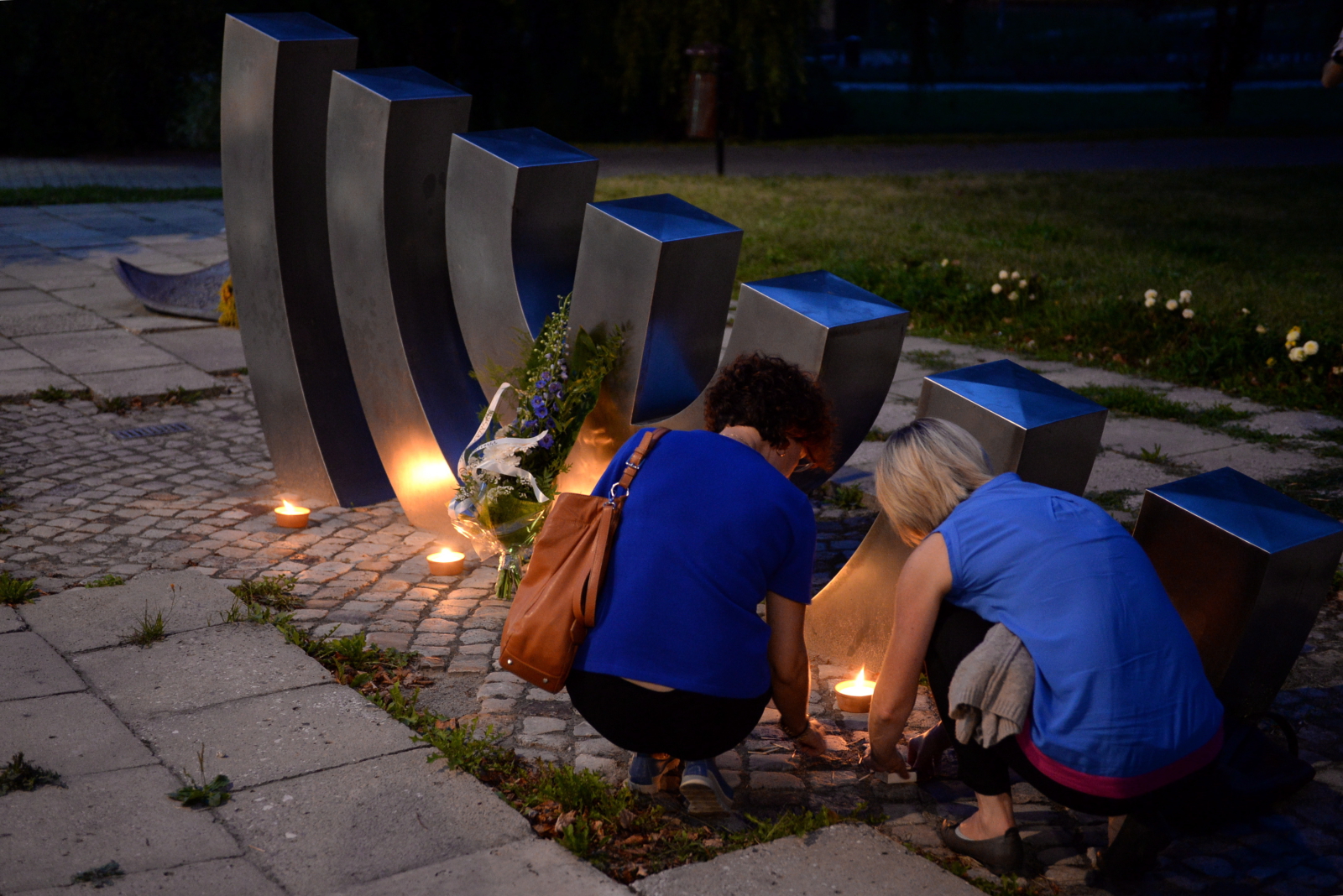 W 75. rocznicę zagłady kieleckiego getta, mieszkańcy miasta uczcili pamięć prawie 30 tys. kieleckich Żydów, zamordowanych przez Niemców podczas okupacji. Uroczystości odbyły się przy pomniku 