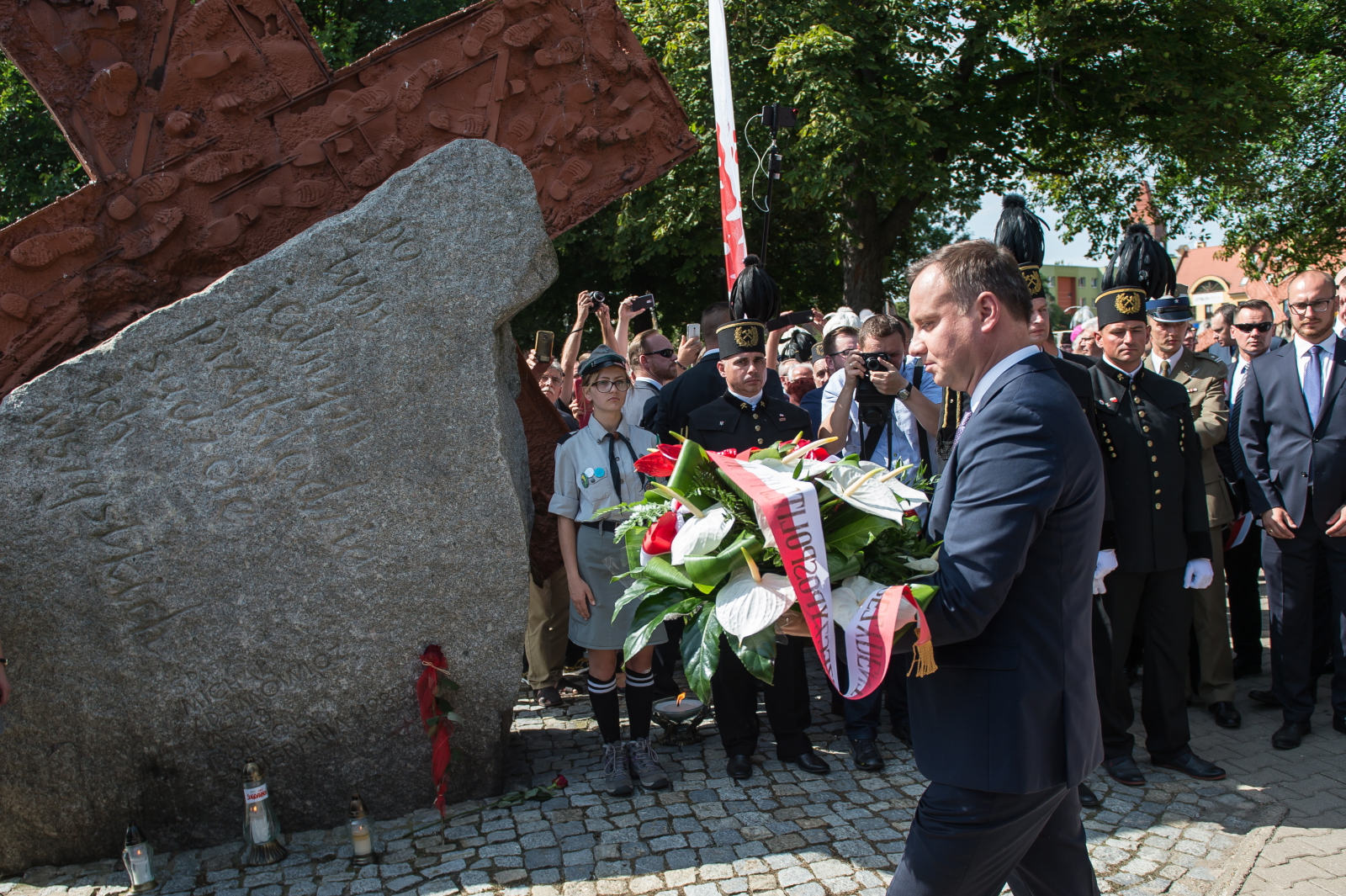 Lubin, Prezydent Andrzej Duda przed Pomnikiem Pamięci Ofiar Lubina'82 PAP/Maciej Kulczyński 