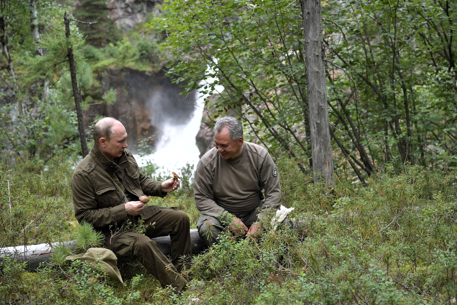 Prezydent Rosji Władimir Putin na spacerze na Syberii