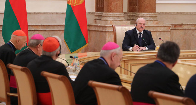 Białoruś. Łukaszenka spotyka się z biskupami Europy.
fot: www.belsat.eu