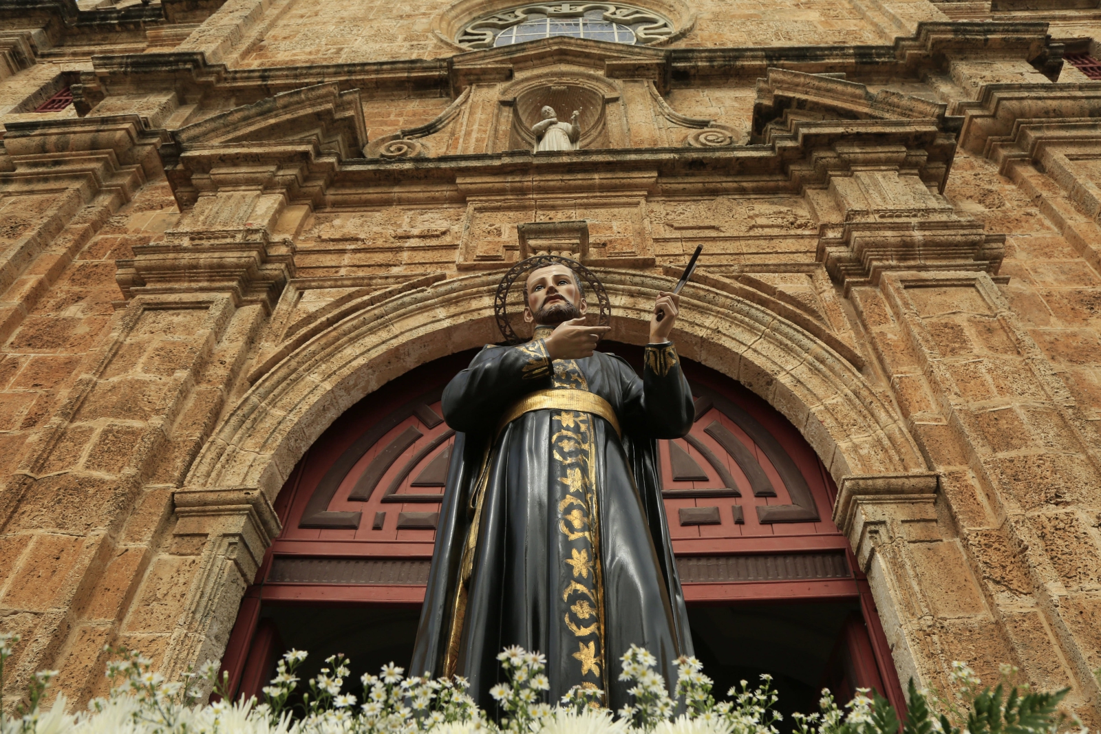 Figura świętego Piotra Klawera w centrum Cartageny, Kolumbia