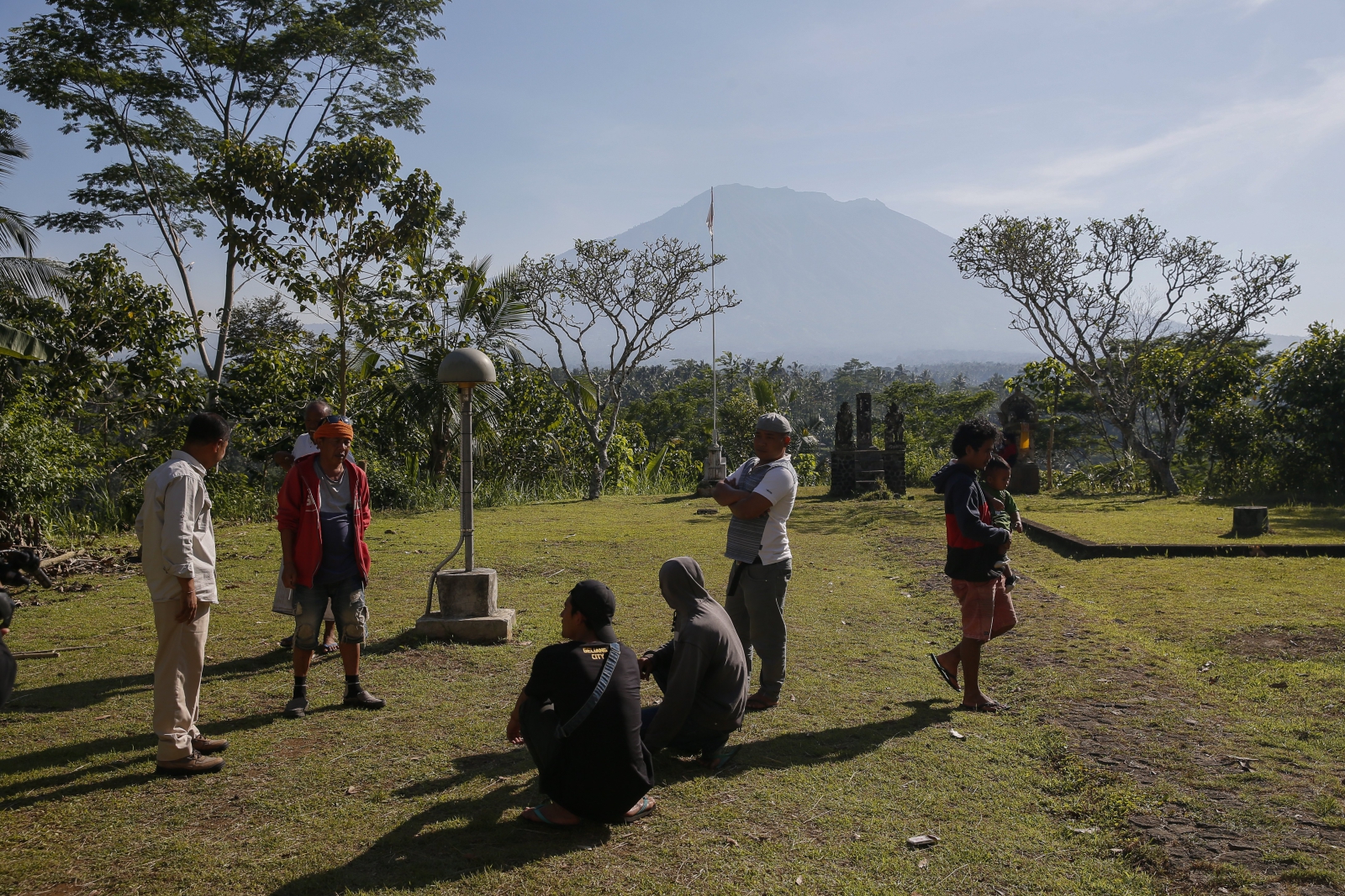 Wzrost aktywności wulkanu Mount Agung w Karangasem, na Bali EPA/MADE NAGI 
