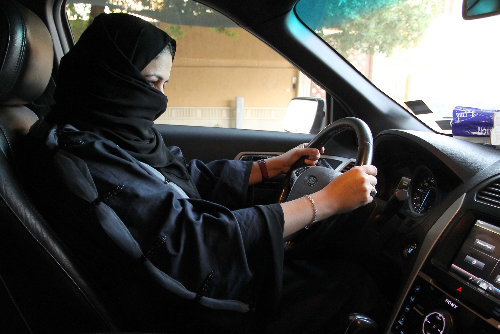 Arabia Saudyjska. kobiety uzyskały prawo do prowadzenia samochodu  EPA/STR 
