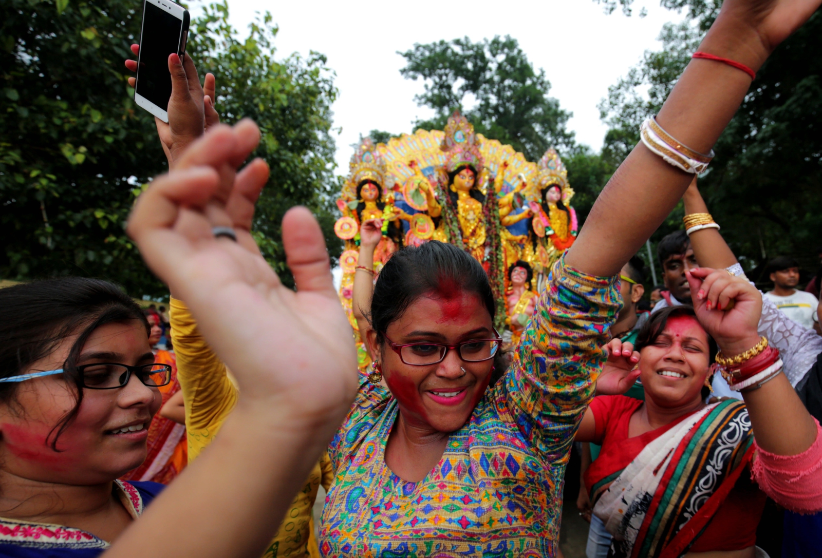 Festiwal Durga Puja w Indiach. fot. EPA/PIYAL ADHIKARY