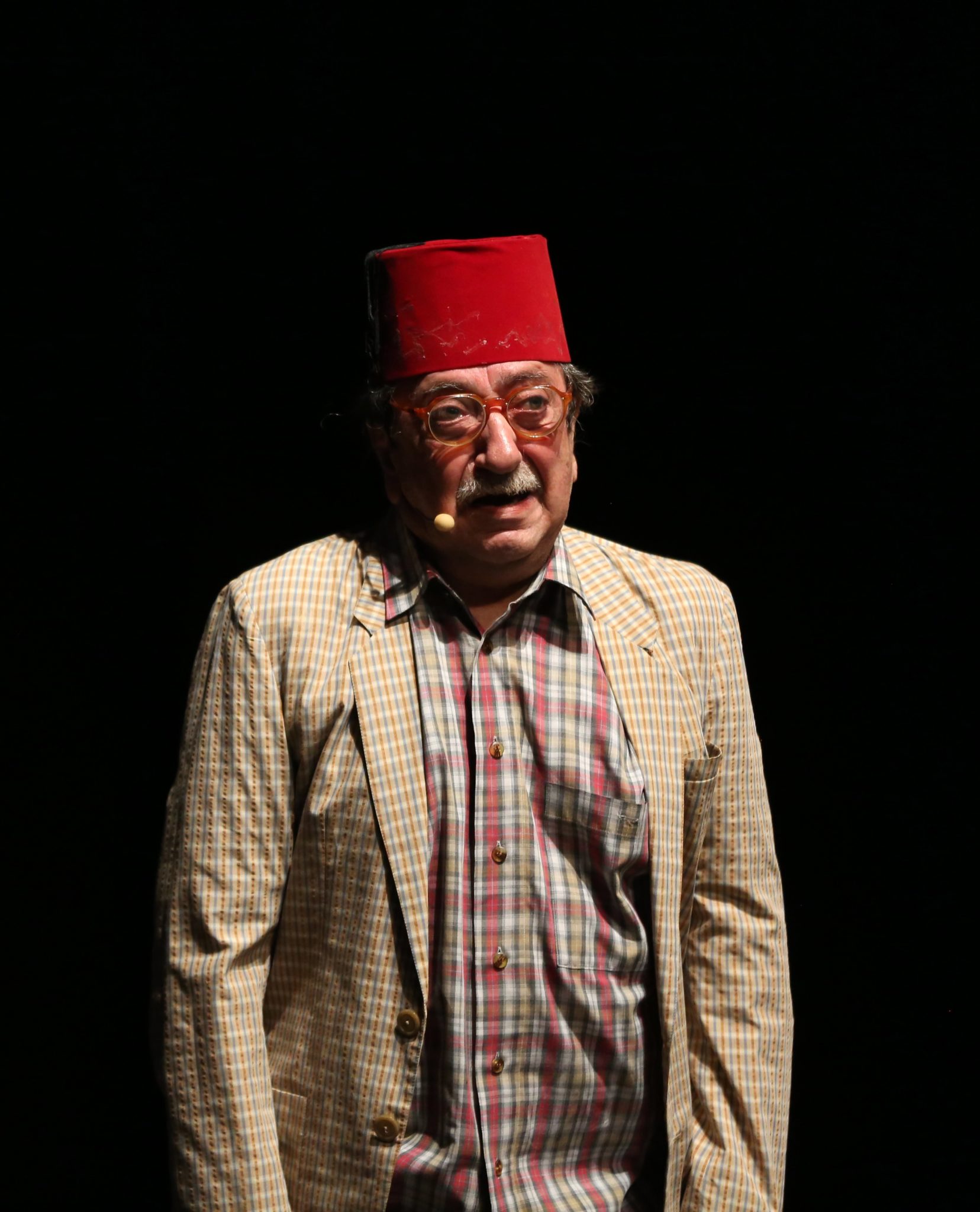 Damaszek, Syria: Aktor Duraid Lahhan podczas przedstawienia teatralnego w Operze w Damaszku pod tytułem: „Here is ours”. TO część wydarzeń prowadzonych przez trzy syryjskie ministerstwa w celu wspierania wysiedleńców i osób dotkniętych siedmioletnią wojną, fot: Youssef Badawi, PAP/EPA 