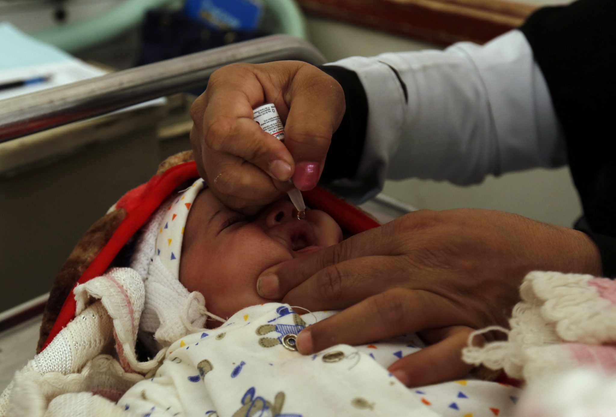 Szczepienia przeciw polio w Jemenie, fot: Yahya Arhab, PAP/EPA 