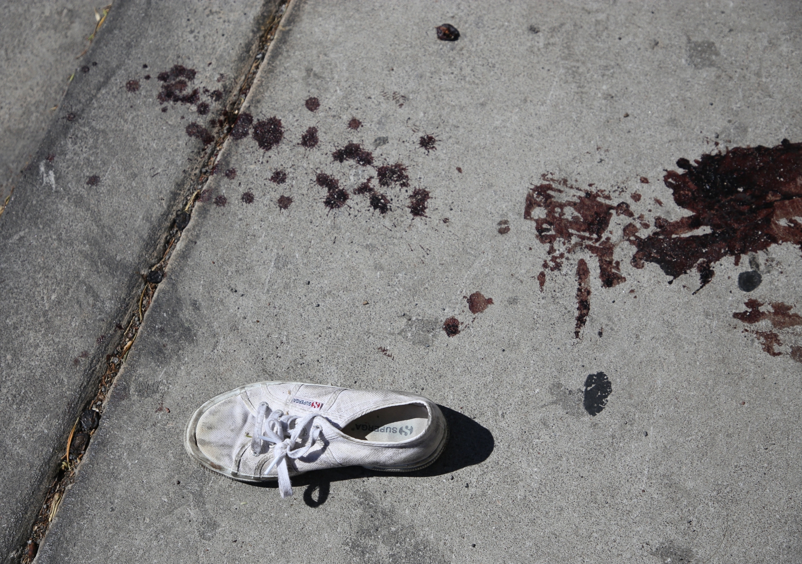 Krew na ulicy Las Vegas po wczorajszej strzelaninie, USA