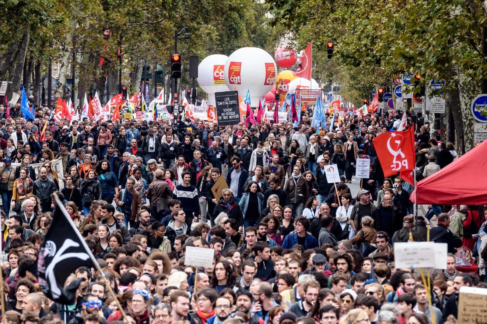 Paryż. Strajk pracowników budżetówki. fot. EPA/CHRISTOPHE PETIT TESSON