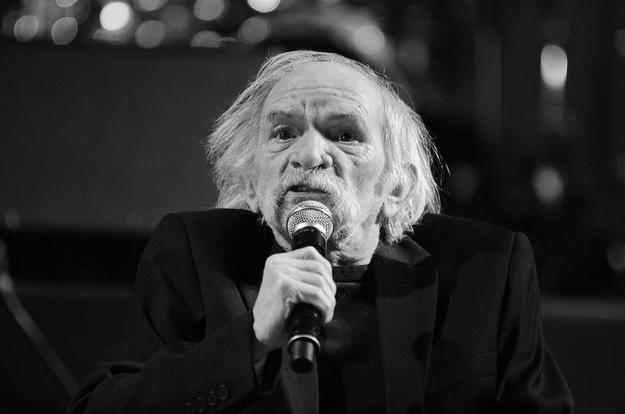 15.12. - Bohdan Smoleń - legenda polskiego kabaretu, aktor i satyryk. Największą popularność zdobył dzięki występom w kabarecie Tey u boku Zenona Laskowika. Kojarzony również z serialową rolą listonosza Edzia ze
