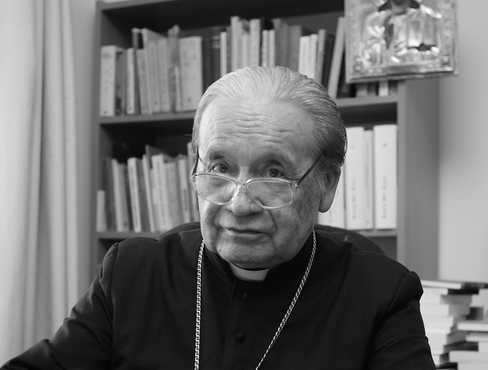 07.10. - Biskup Wacław Świerzawski, ordynariusz diecezji sandomierskiej w latach 1992–2002.